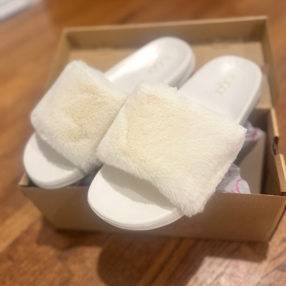Sugar Women's White Furry Slippers